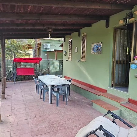 Inside A Κάμπινγκ *