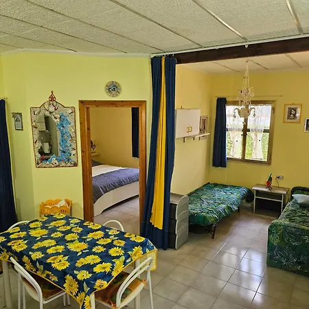 Inside A Κάμπινγκ